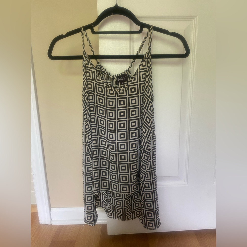 Women’s Chic Black and White Geometric Tank top